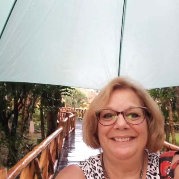 Meet your Posher, Hailey - Picture 1 of 1